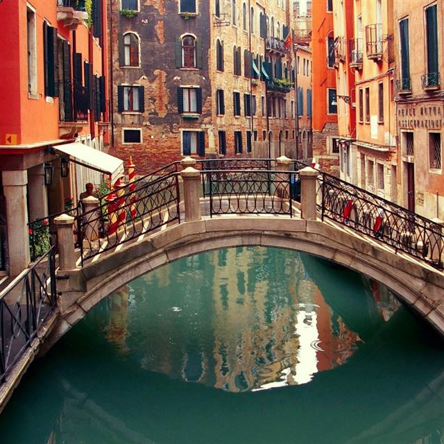 1024x1024 Venice Italy - house iPad Wallpaper