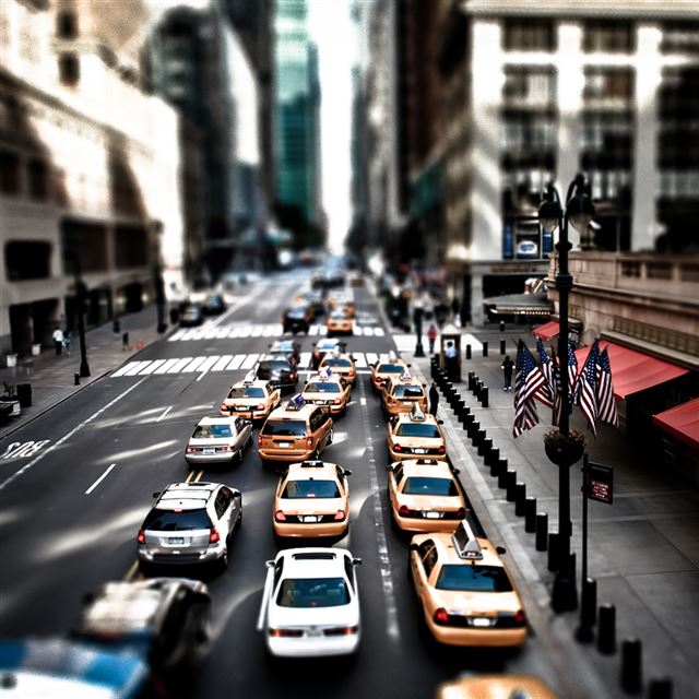 1024x1024 Bokeh street traffic jam - road iPad Wallpaper
