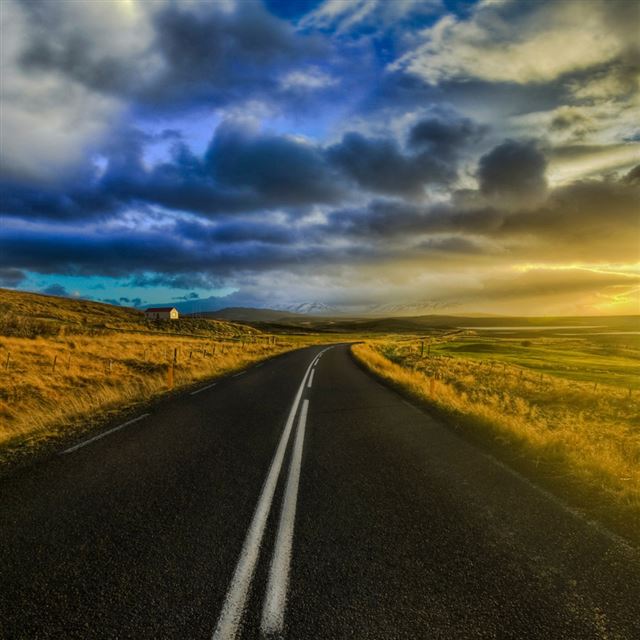 1024x1024 The open road in Iiceland - open iPad Wallpaper