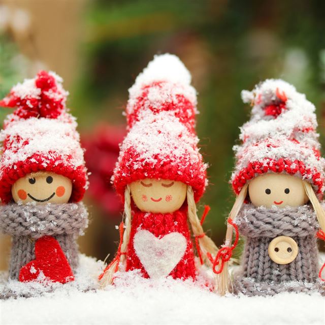 1024x1024 Winter dolls - winter iPad Wallpaper