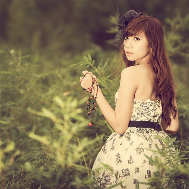 1024x1024 Vietnam women - bokeh iPad Wallpaper
