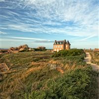 House on Hill wallpaper