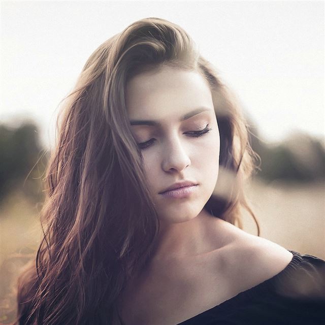 1024x1024 brunette woman - women iPad Wallpaper