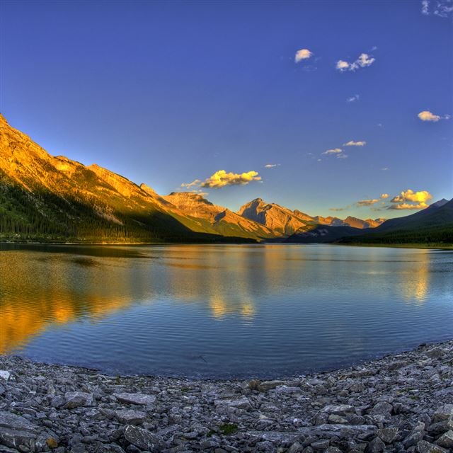 1024x1024 Wonderful Lake - mountains iPad Wallpaper