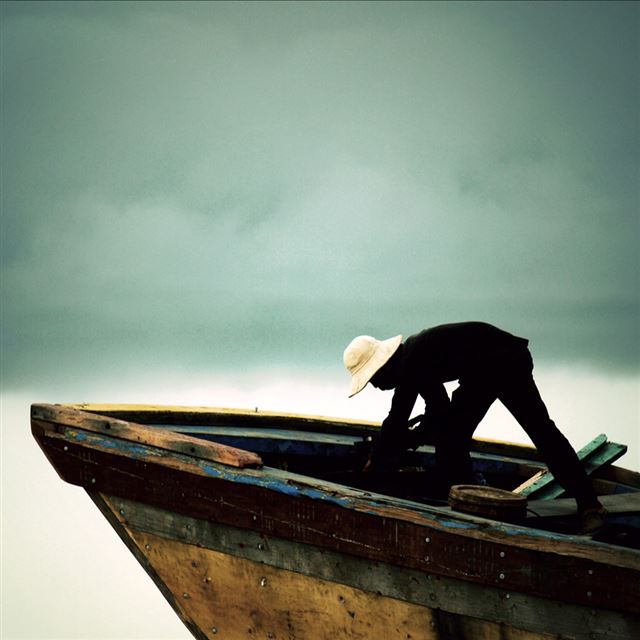 1024x1024 Boat and Fishermen - wooden iPad Wallpaper