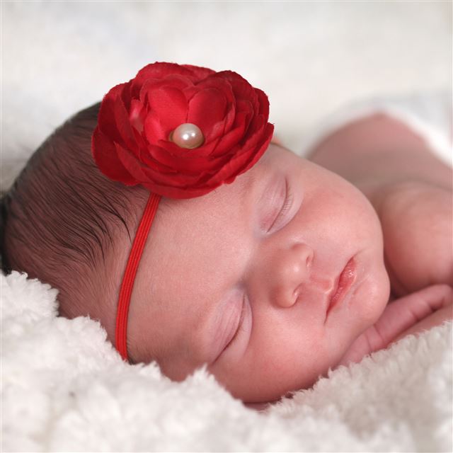 2048x2048 Newborn baby sleeping - sleeping iPad Wallpaper