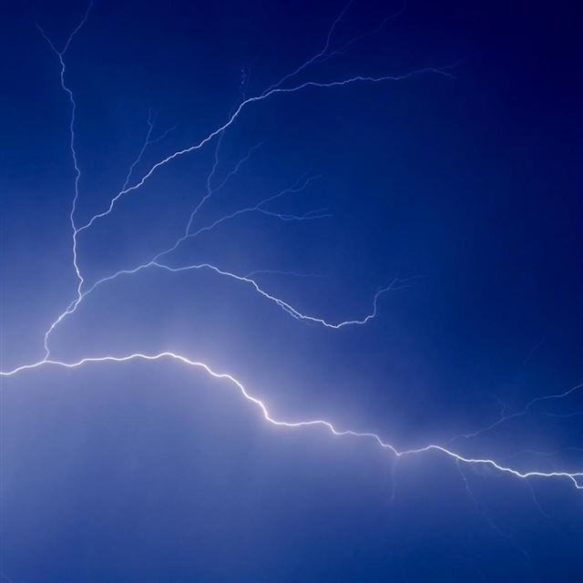 1024x1024 Blue Lightning - scenery iPad Wallpaper