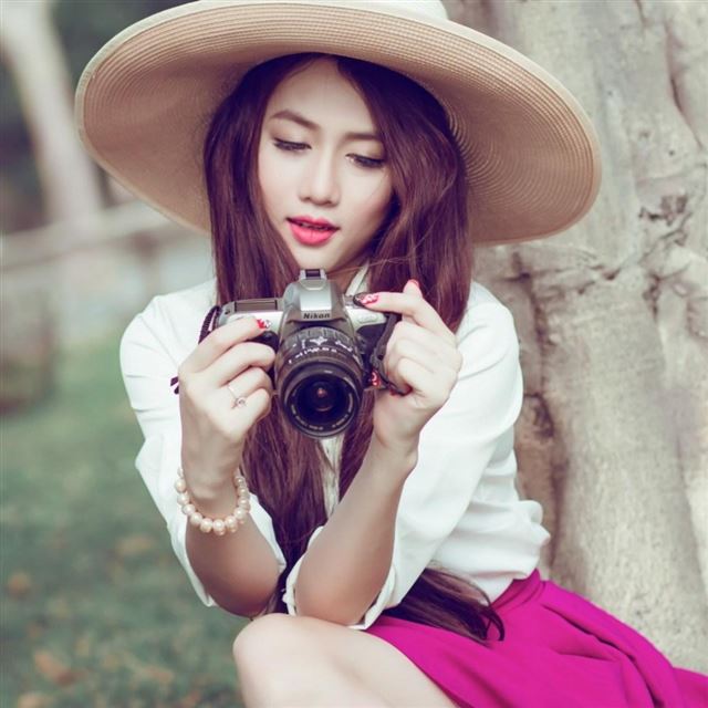 1024x1024 Lovely Asian Girl Camera Nikon - purple iPad Wallpaper