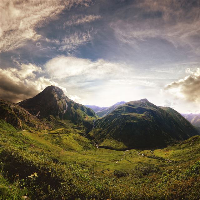 1024x1024 Cloudy Mountains -  iPad Wallpaper