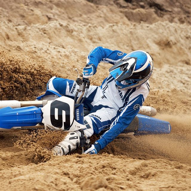 1024x1024 Motocross Slide -  iPad Wallpaper