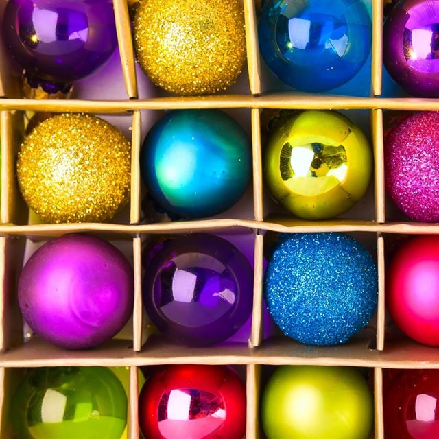 1024x1024 Colorful Christmas Globes - circle iPad Wallpaper