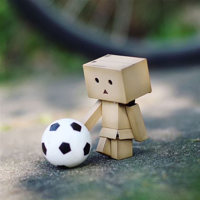1024x1024 Danbo Soccer - fun iPad Wallpaper