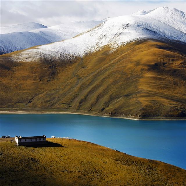 1024x1024 Mountain Scenery - house iPad Wallpaper