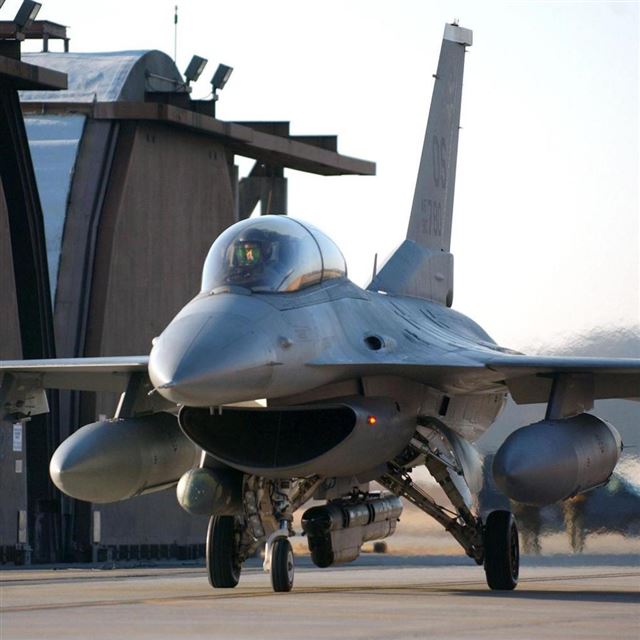 1024x1024 Fighter Jet - fly iPad Wallpaper