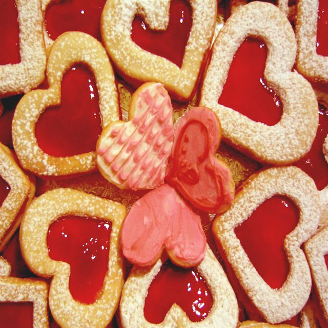 1024x1024 Heart Cookie -  iPad Wallpaper