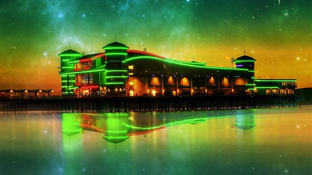 1024x1024 Weston Super Mare - shiny iPad Wallpaper