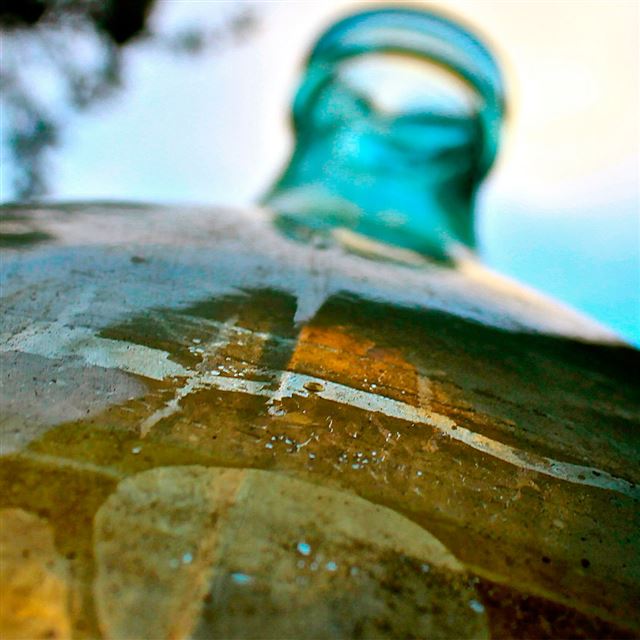 1024x1024 Bottle - bokeh iPad Wallpaper