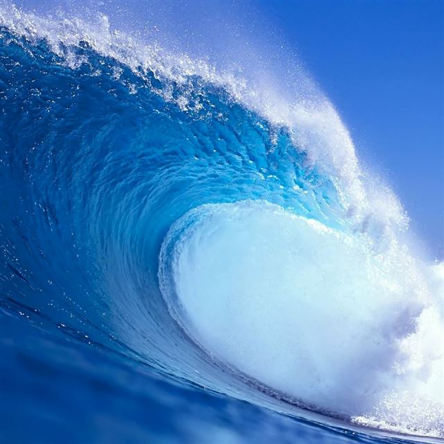 1024x1024 Huge Wave - ocean iPad Wallpaper
