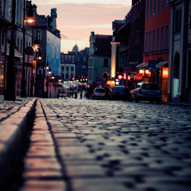 1024x1024 Evening city - evening iPad Wallpaper