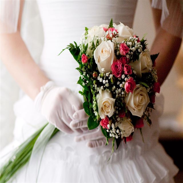 1024x1024 Bride Wedding Bouquet - happy iPad Wallpaper