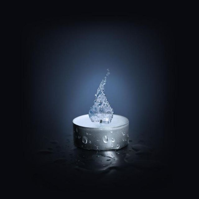 1024x1024 Wet Flame - cyan iPad Wallpaper