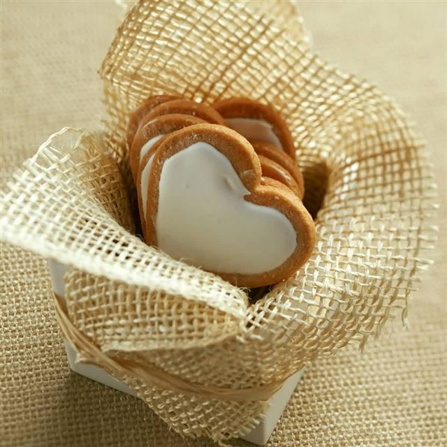 1024x1024 Heart Shaped Cookies -  iPad Wallpaper