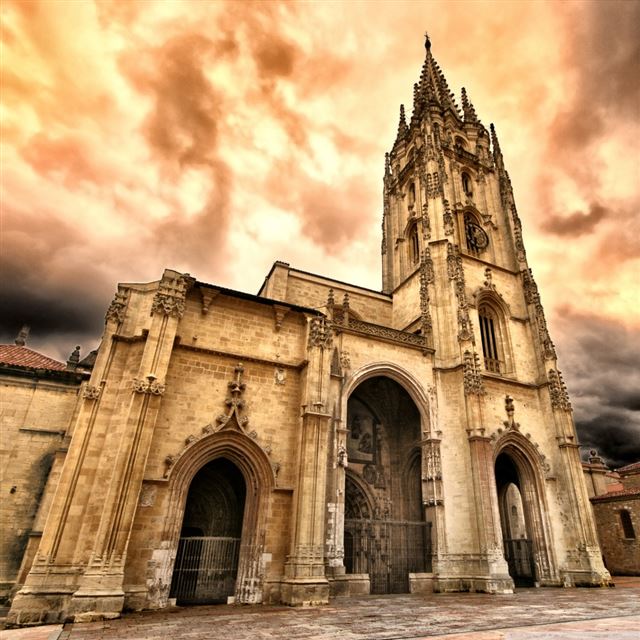 1024x1024 Oviedo Cathedral - building iPad Wallpaper