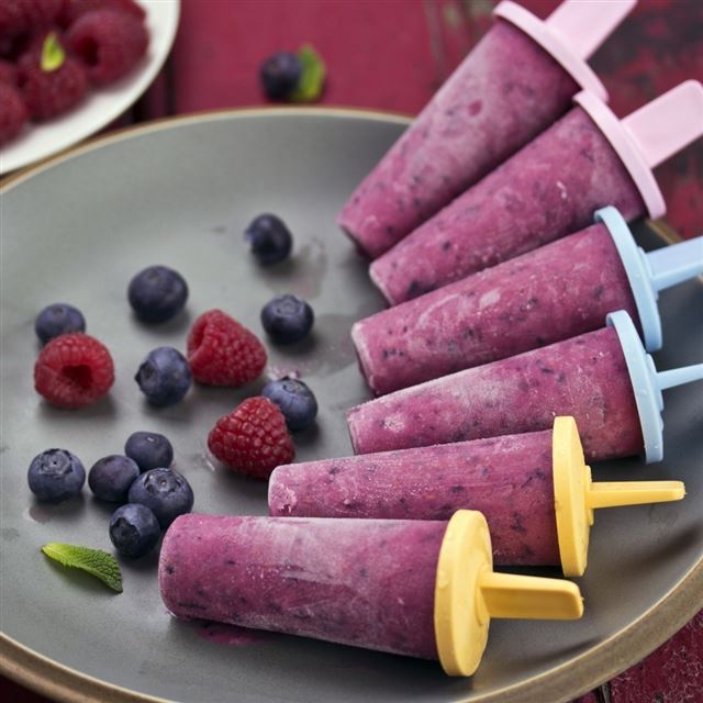 1024x1024 Ice Cream Berries Cranberries Raspberries - fruit iPad Wallpaper