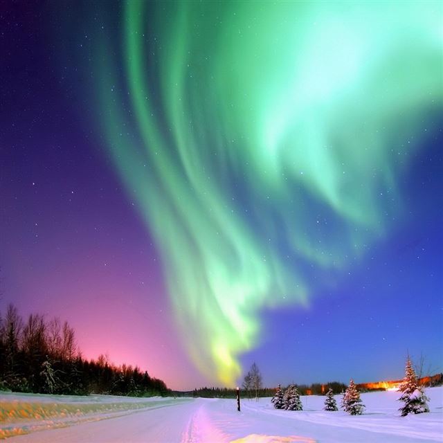 1024x1024 Aurora Borealis - lights iPad Wallpaper