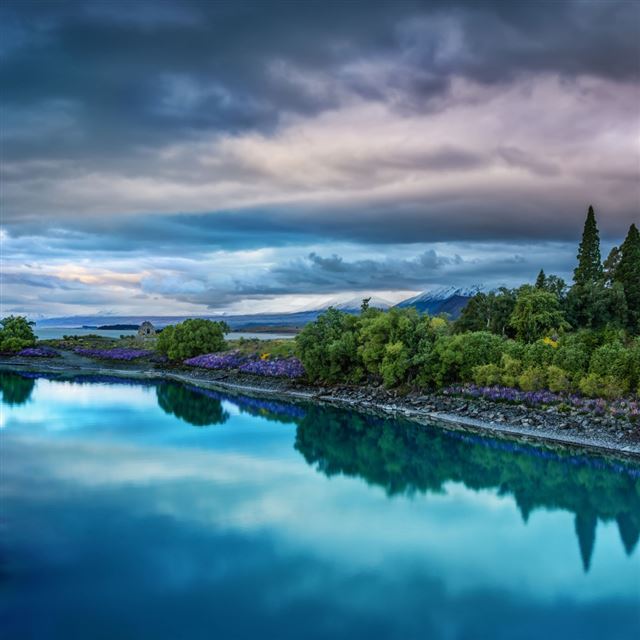 1024x1024 Lake Tekapo  New Zealand - landscape iPad Wallpaper