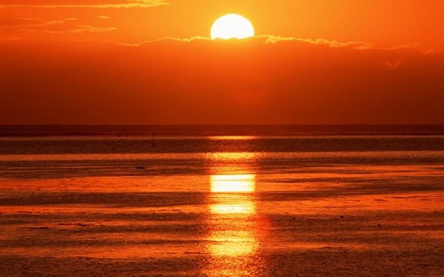 1024x1024 French Seascape Sunset - ocean iPad Wallpaper
