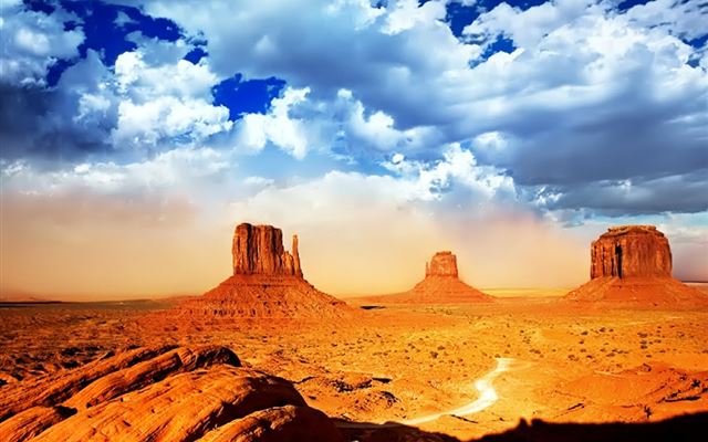 1024x1024 Spectacular Arizona Mitten Buttes - black iPad Wallpaper