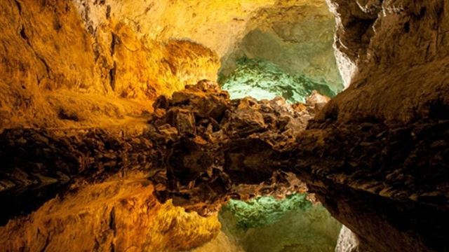 1024x1024 Cave Reflections Nature Scene - hole iPad Wallpaper
