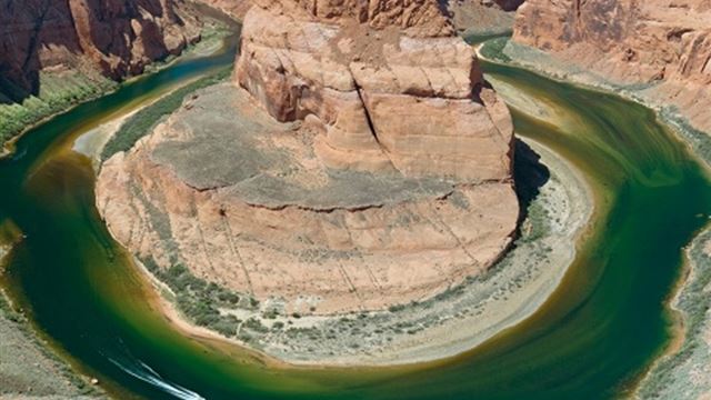 1024x1024 Horseshoe Colorado River - mountains iPad Wallpaper