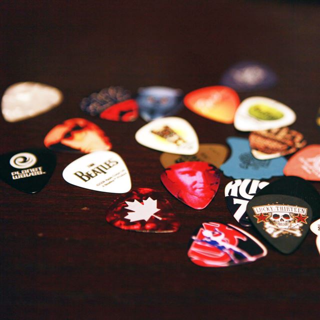 1024x1024 Colorful Guitar Picks - music iPad Wallpaper