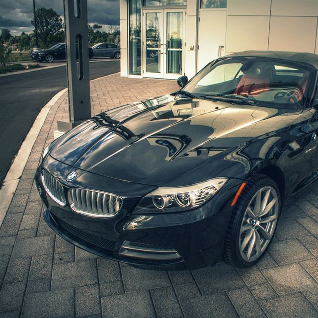 1024x1024 BMW Z4 Black - street iPad Wallpaper