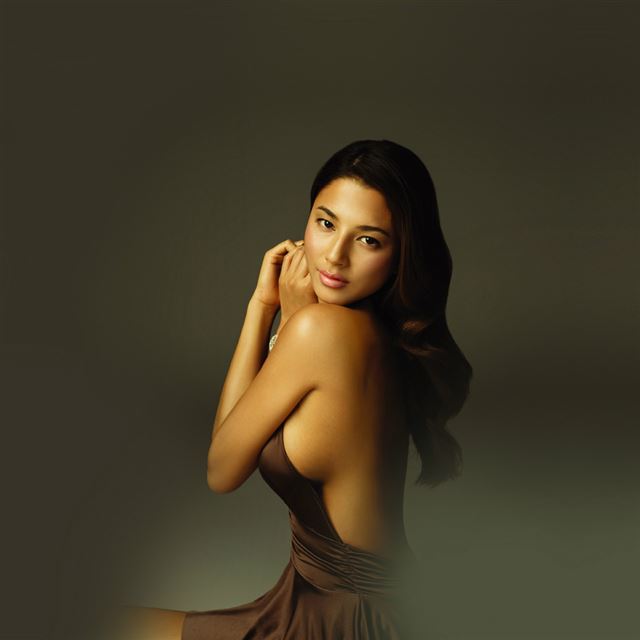 1024x1024 Jessica Gomes Gold Dress Model Beauty Sexy - orange iPad Wallpaper