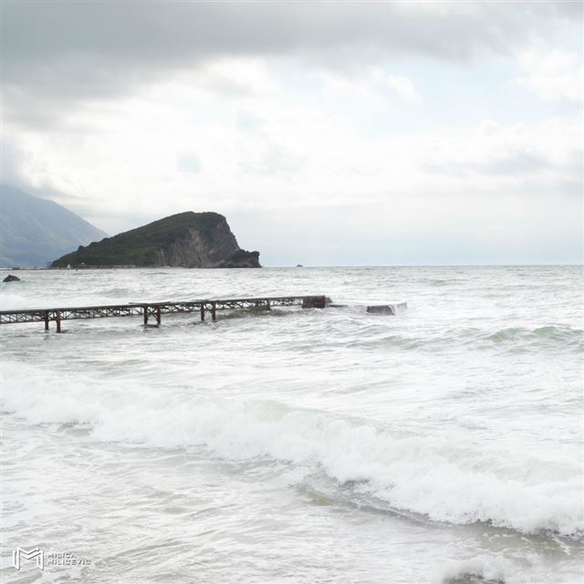 1024x1024 Wide White Sea Landscape - ocean iPad Wallpaper