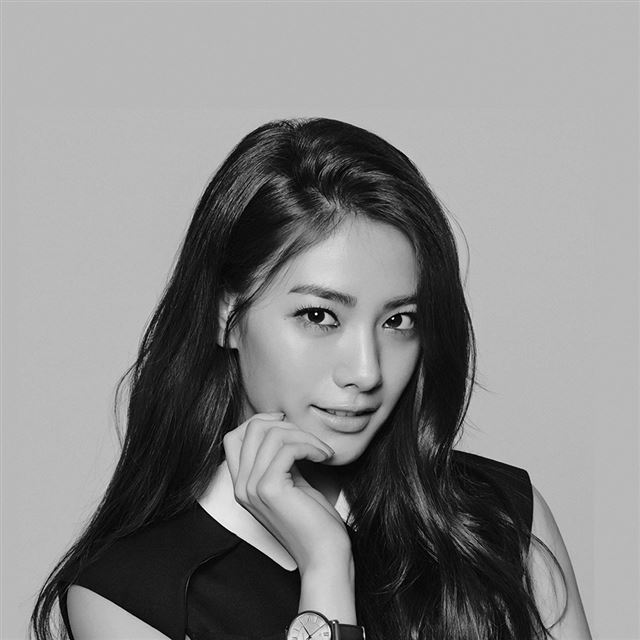 1024x1024 Nana Kpop Idol Dark Music Sexy Girl - star iPad Wallpaper