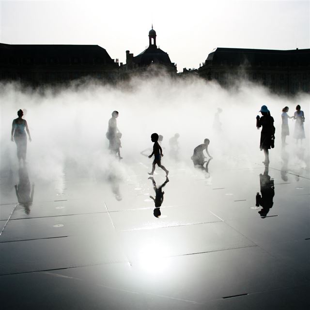1024x1024 Nature Square Mirror Crowd Lively Scene - shadow iPad Wallpaper