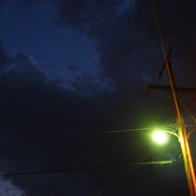 1024x1024 Night Sky Street Lamp Light - street iPad Wallpaper