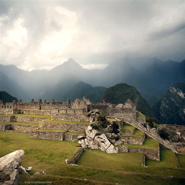 1024x1024 Nature Foggy Palace Historic Site - mountains iPad Wallpaper
