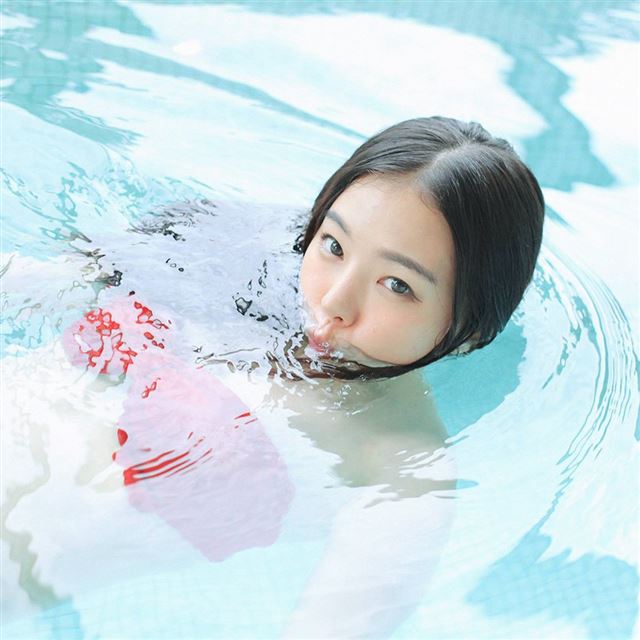 1024x1024 Kpop Hanuel Swim Fun Girl - girl iPad Wallpaper