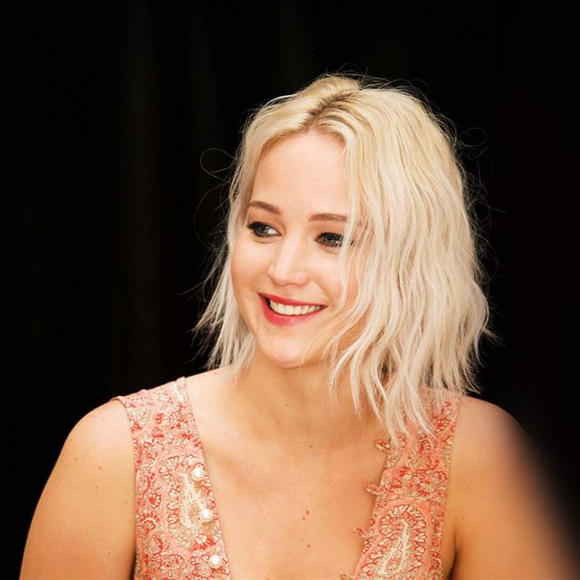 1024x1024 Jennifer Lawrence Actress Celebrity Beauty - brown iPad Wallpaper