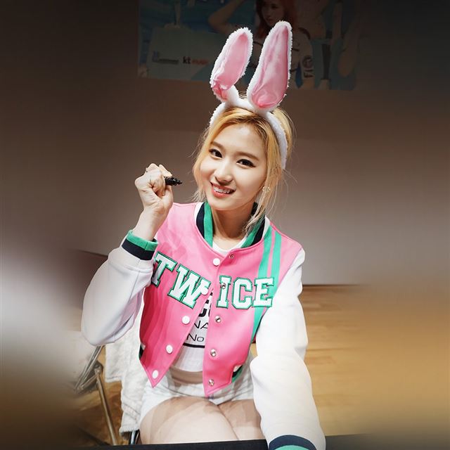 1024x1024 Twice Girl Shashasha Pink Cute Sana - girl iPad Wallpaper