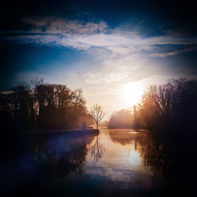1024x1024 Lake Calm Tree Mountain Sunny Day Nature Vignette - vignette iPad Wallpaper