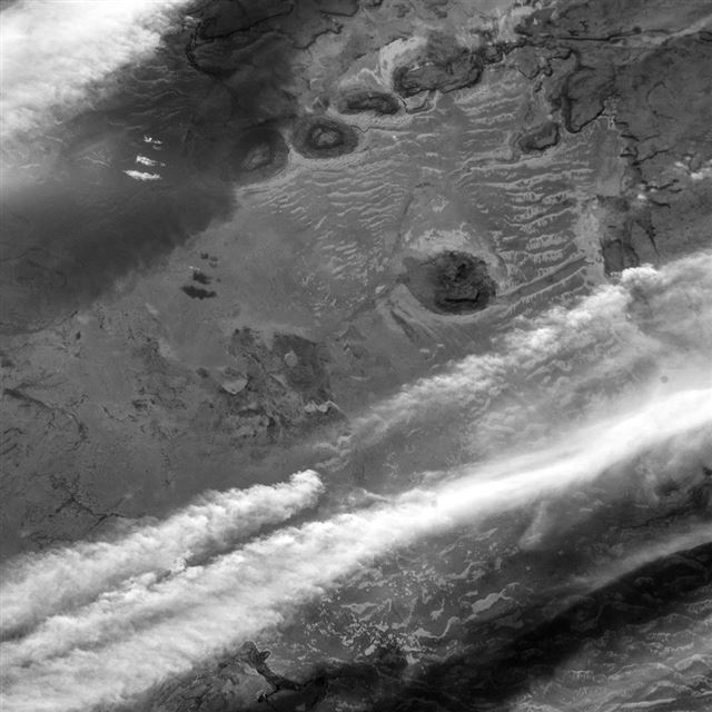 1024x1024 Earthview Nature Space Sand Bw Dark - space iPad Wallpaper