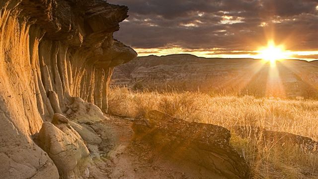 1024x1024 Rock Mountain Sunset Sunshine Landscape - sunlight iPad Wallpaper