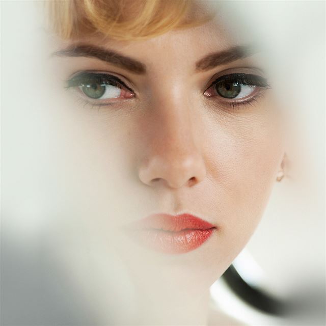 1024x1024 Scarlett Johansson Face Actress Celebrity - bokeh iPad Wallpaper