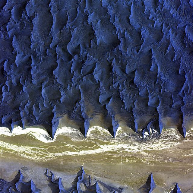 1024x1024 Namib Desert Red Earthview Pattern Blue - desert iPad Wallpaper